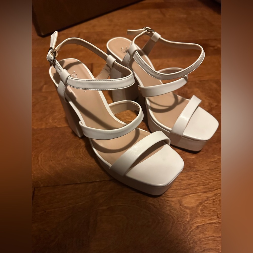 new white heals size 9